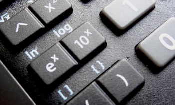Tasten til e^x og ln p&aring; grafregneren Ti-nspire CX CAS.