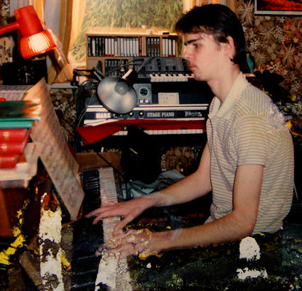 Cubus playing the piano